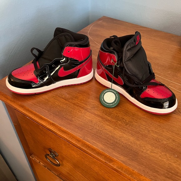 AIR JORDAN 1 RETRO HIGH OG - Picture 6 of 8